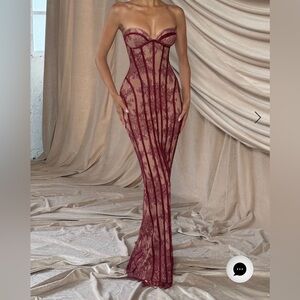 Chic Strapless Burgundy Dress